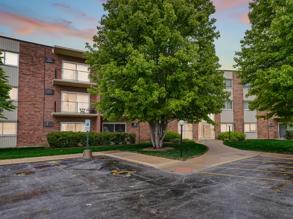 9725 S Keeler Ave APT 310, Oak Lawn, IL 60453