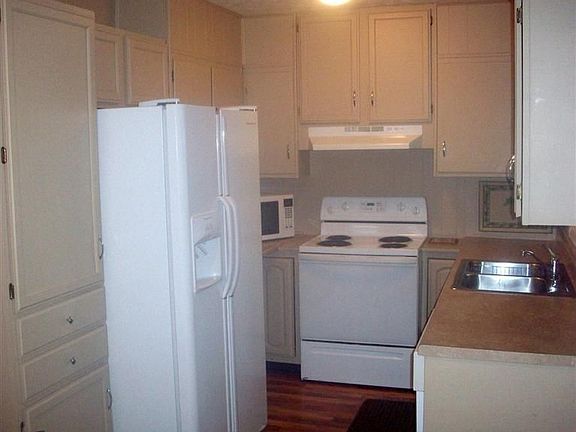 2nd image of 521 Vista Ave