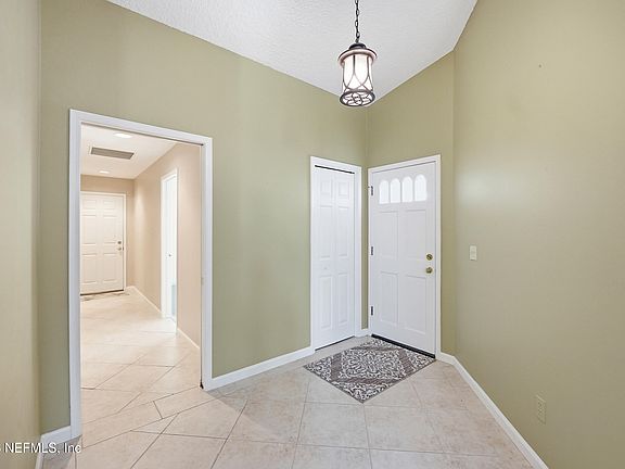 3rd image of 7 WALKERS RIDGE Drive