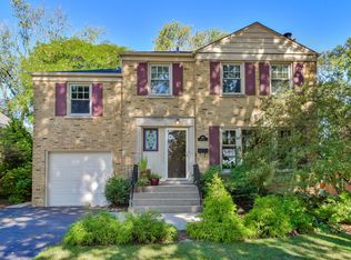 328 Lorraine St, Glen Ellyn, IL 60137