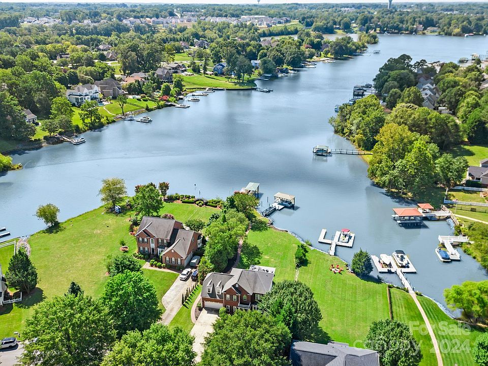 1st image of 260 Chandeleur Dr