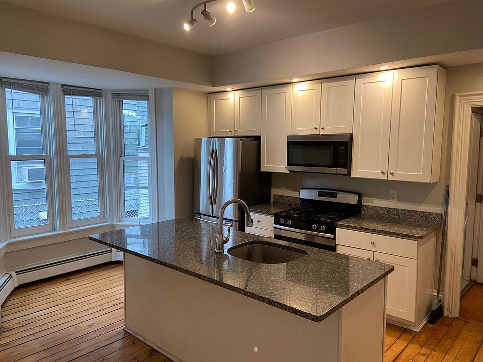 1st image of 614 Smith St Floor 1