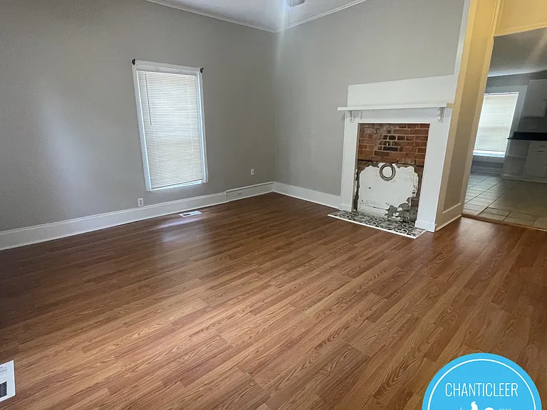 1604 E Main St — Photo 7