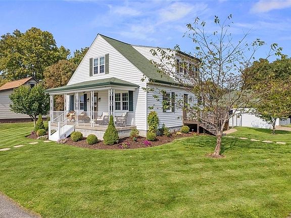 3rd image of 398 Daly Ave