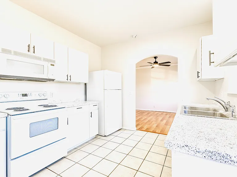 2240 E 17th Pl — Photo 21