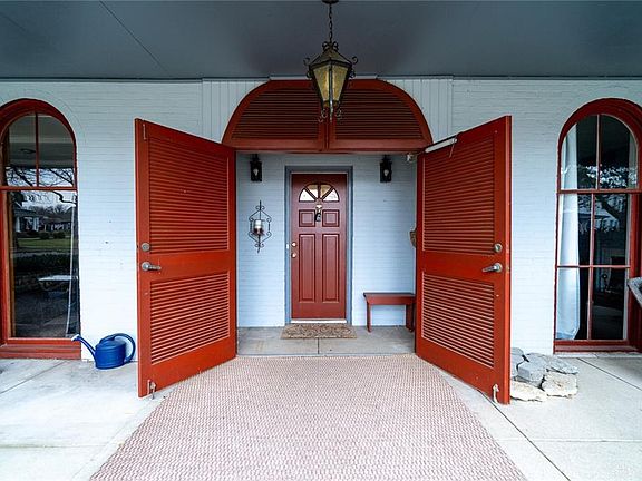 3rd image of 490 N King St