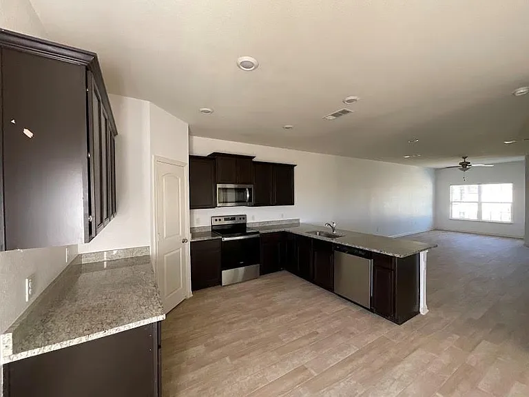 172 Allington Cir — Photo 9