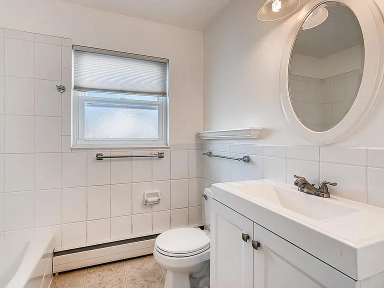 Main level full bathroom with tub