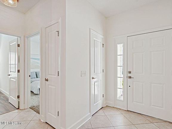 4th image of 651 UPPER 8TH Avenue S