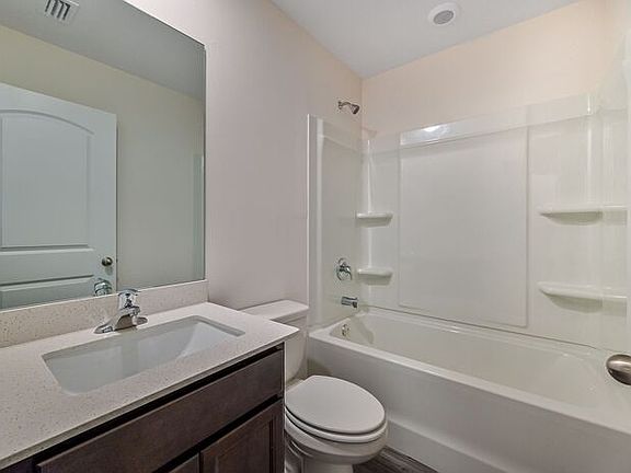 3rd image of 191 Blackstone Dr