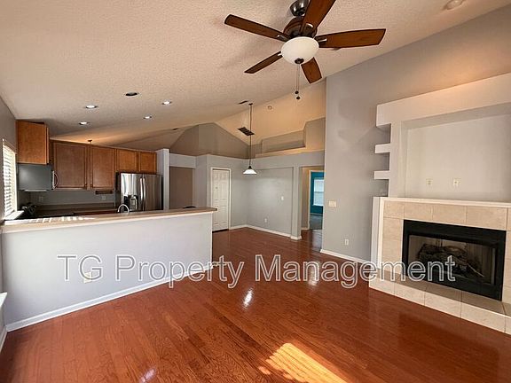 3rd image of 1193 Bedrock Dr