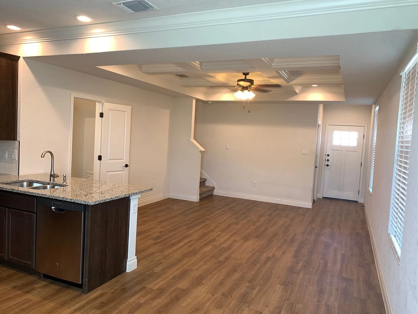 3/2.5/1.5 Duplex /Easy access to I-35 / Fridge, Washer, Dryer / Fenced in yard / NBISD — Photo 3