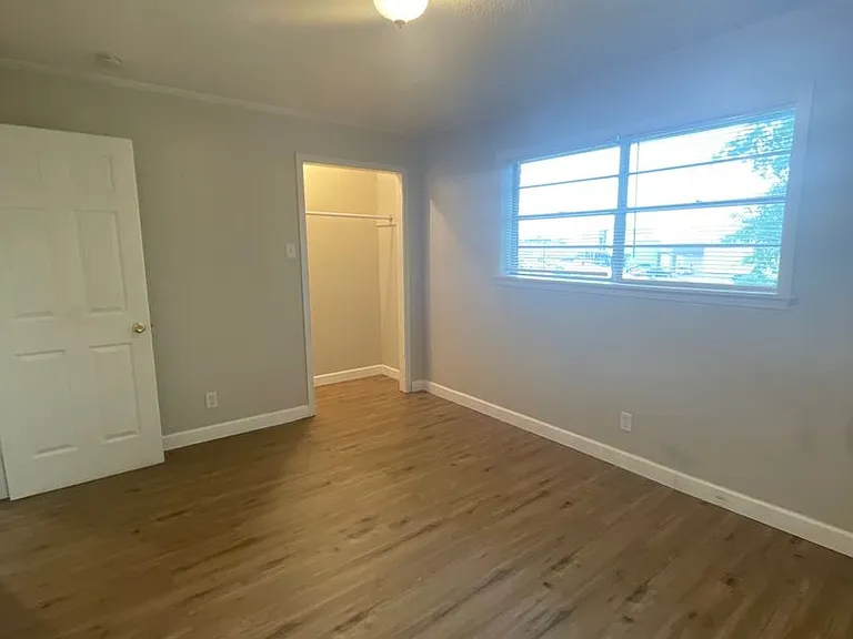 307 Canada St — Photo 13