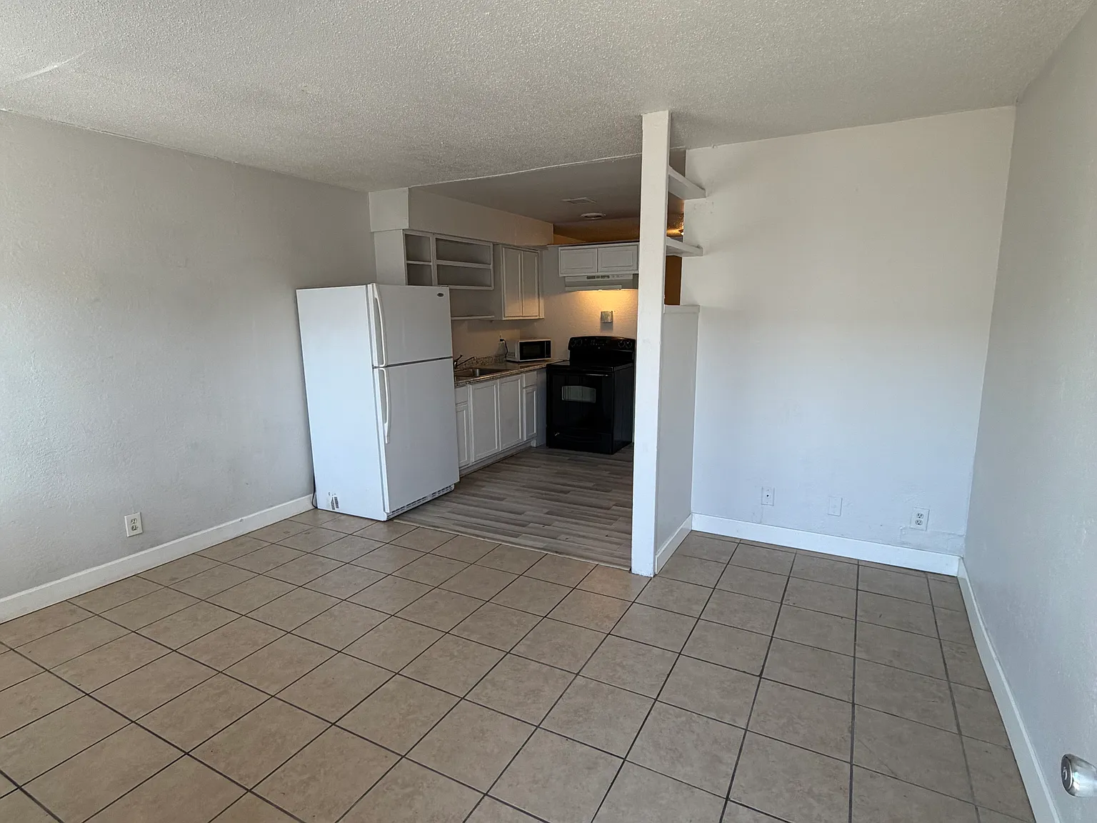 2204 Sunrise Ave — Photo 2