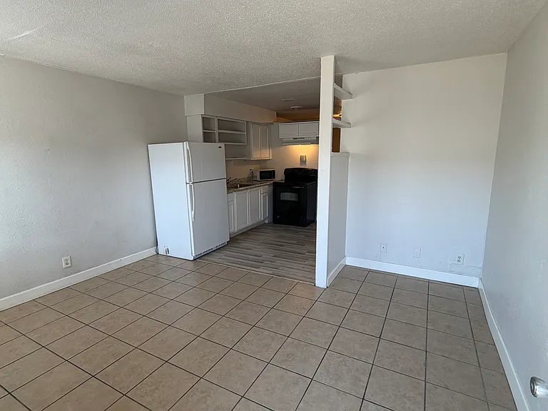 2204 Sunrise Ave #2 — Photo 2