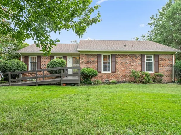 1609 Regency Dr, Burlington, NC 27215
