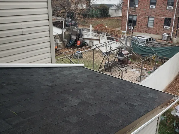 633 Goethals Road North image 3 of 4