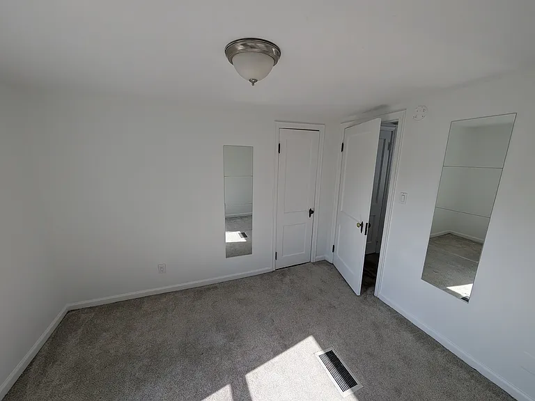 343 College St #A — Photo 8