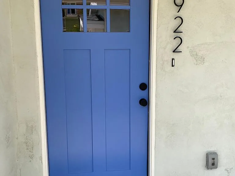 A colorful door awaits your new home! There is great WIFI, ring doorbell with video, electric and gas and water and trash included. Super cute and cozy, you'll want friends to visit.