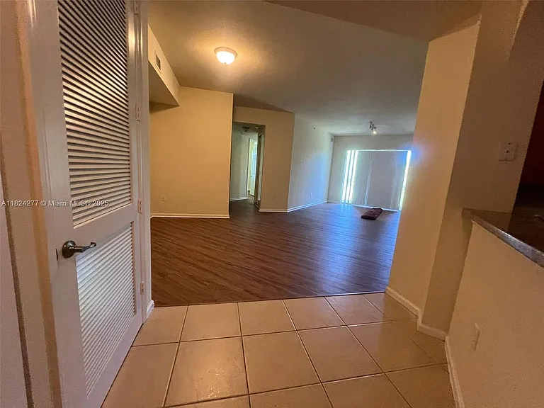 3500 Oaks Clubhouse Dr #207 — Photo 8