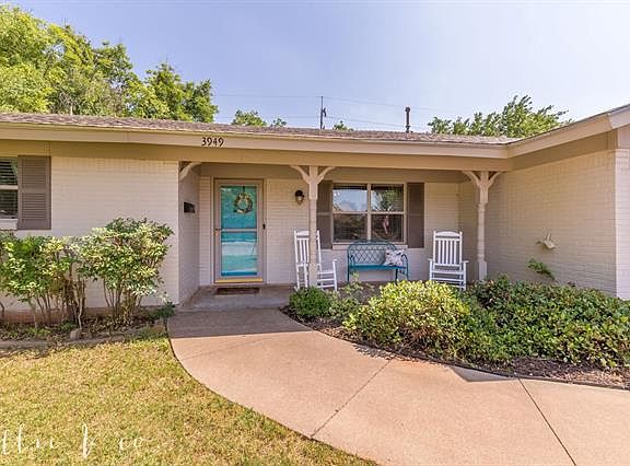 2nd image of 3949 Brook Hollow Dr