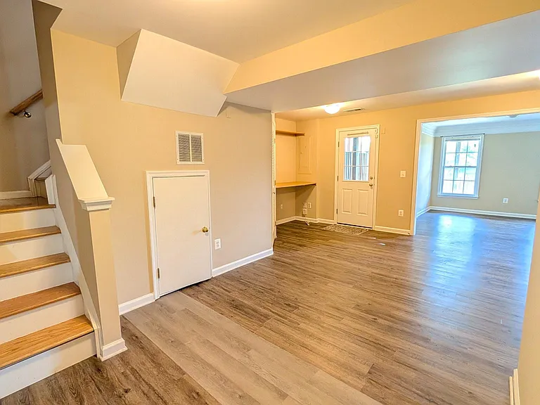 211 Shirley Sq SE — Photo 40