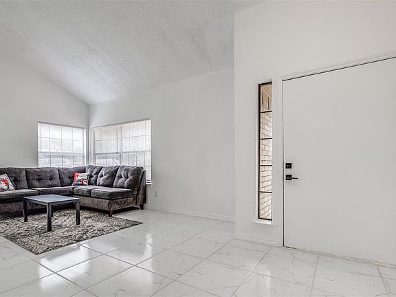 2nd image of 314 Hillside Ct