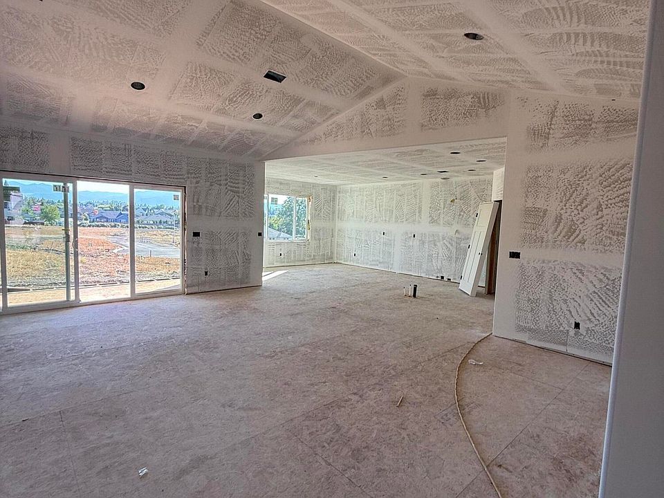 2nd image of 3362 Viewpoint Dr