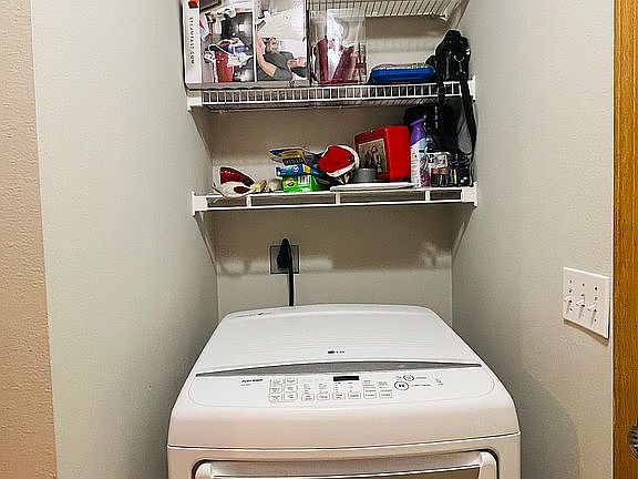 5th image of 421 W White Ash Rd