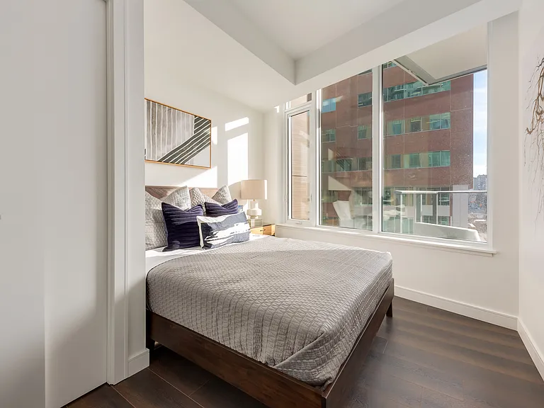 510 12th Ave SW — Photo 35