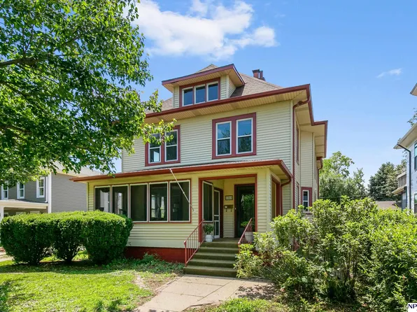 1865 Grant St, Blair, NE 68008