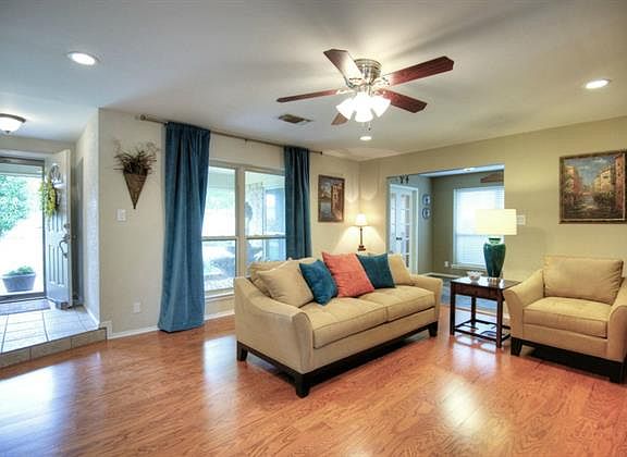 3rd image of 308 Lansford Ct