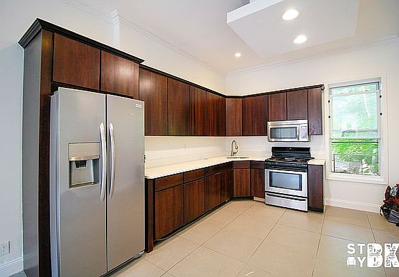 3rd image of 440 Franklin Ave Floor 1