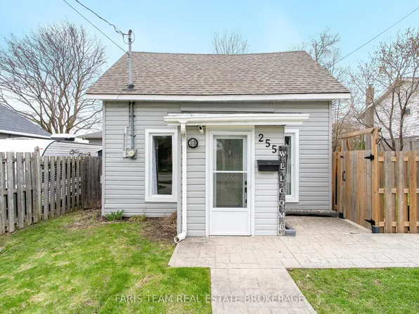 255 Lindsay St, Midland, ON L4R 2V3