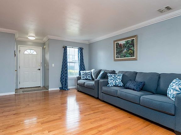 5th image of 16 Biltmore Cir