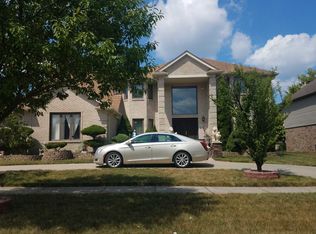 47653 Robins Nest Dr, Shelby Township, MI 48315