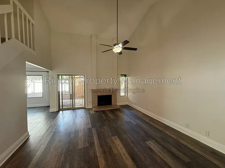 694 Deerhunter Ln — Photo 4