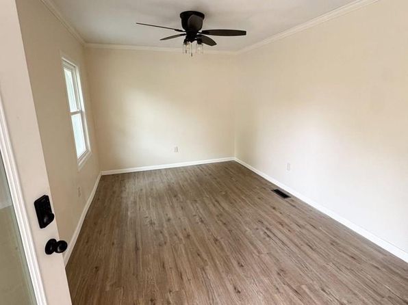 148 Highland St, Bruceton, TN 38317