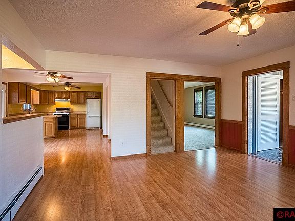 4th image of 305 W 4th St