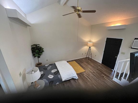 5th image of 3814 Memorial Blvd #21