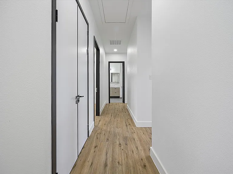 2811 Rodeo Dr — Photo 21
