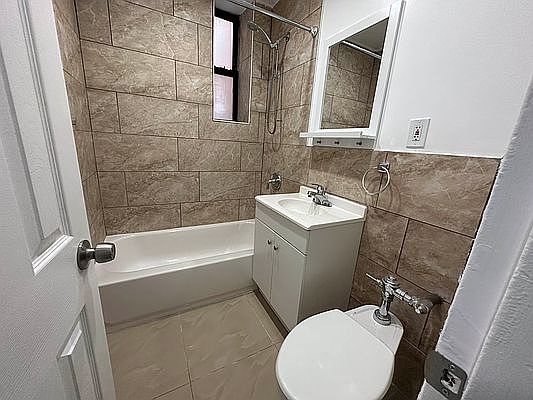 4th image of 2320 Grand Ave APT 2C