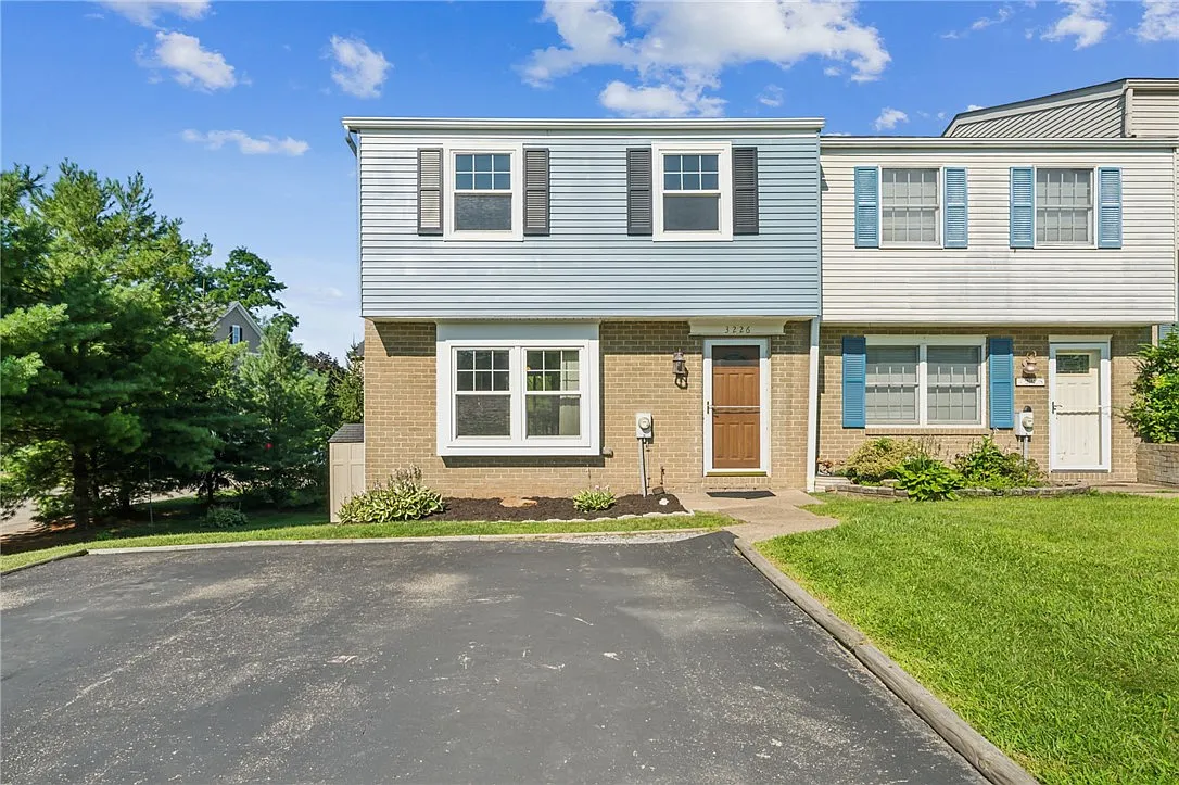 3226 Camberly Dr photo 1