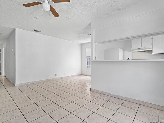 3rd image of 3418 Gateway Dr