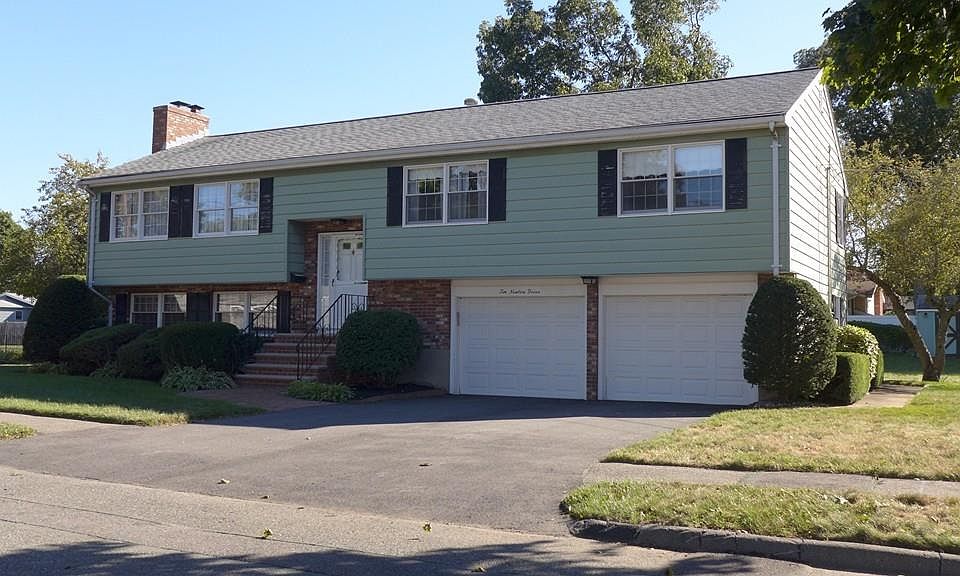 1st image of 10 Newton Dr