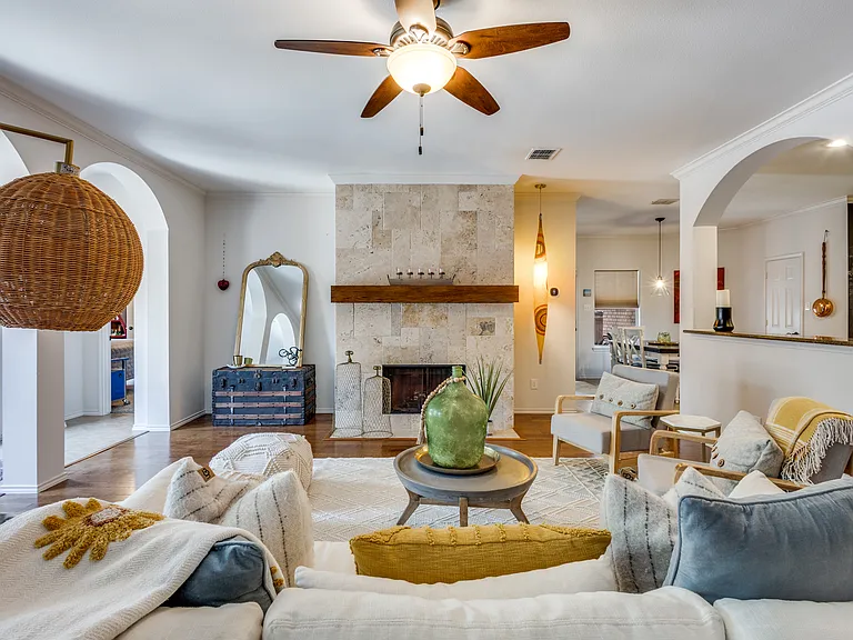 1204 Thimbleberry Dr — Photo 4