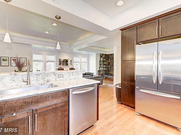 Kitchen (2 of 3)