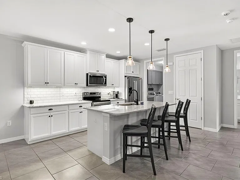 14582 Edgewater Cir — Photo 6