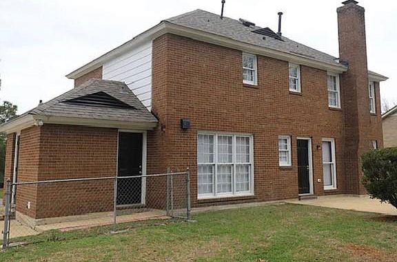 4th image of 2069 Edinburgh Dr