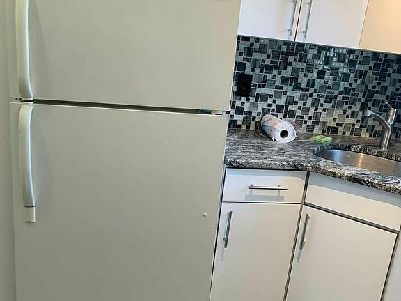 4th image of 25-98 Steinway St #3R